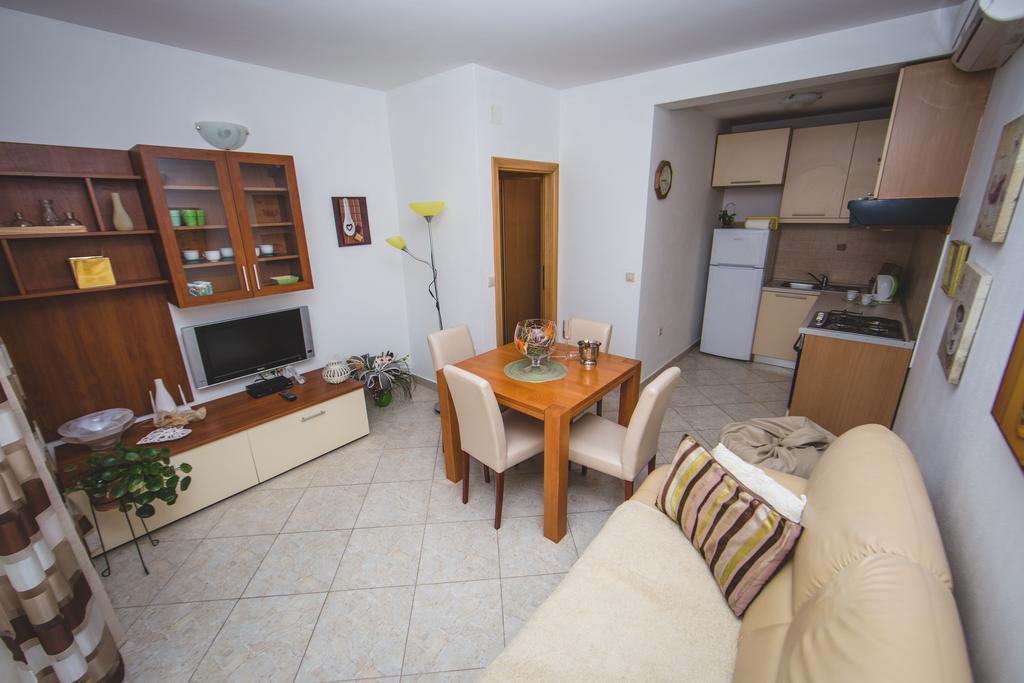 Apartment Karla&Nella Stobrec Bagian luar foto